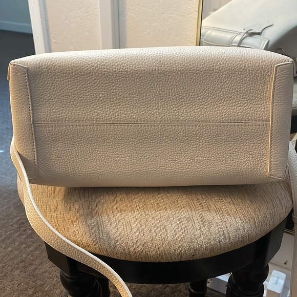 Beautiful brand new (never been used) Isabel Bernard bag - Picture 7 of 14